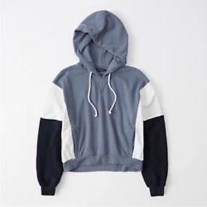 Abercrombie & Fitch Blue and White Colorblock Sweatshirt Slightly Cropped